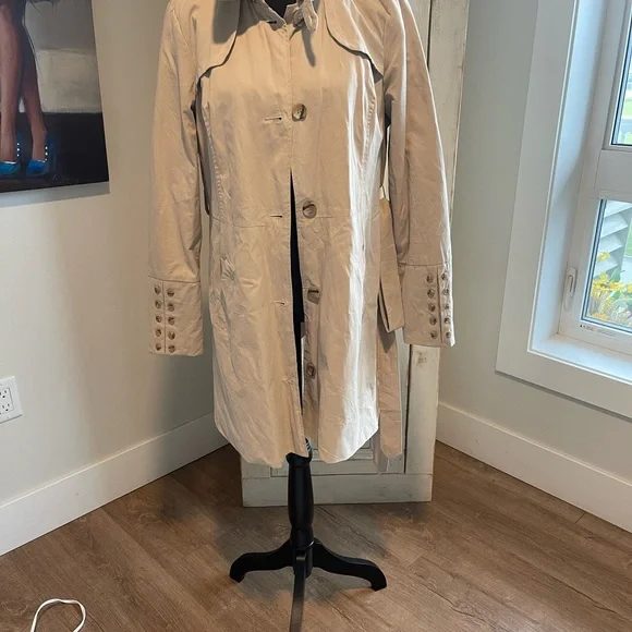 Fall trench - Picture 2 of 4